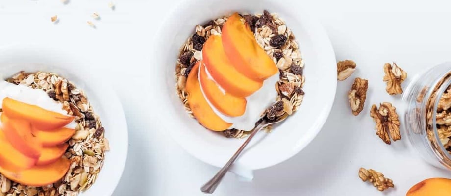 granola-jogurt-ovoce